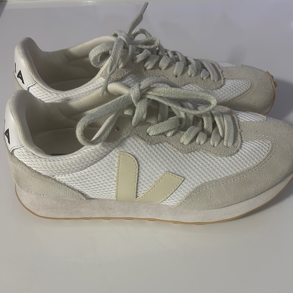 Veja Women’s White and Cream Low-Top Sneakers